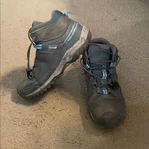 KEEN Boots Size 4
